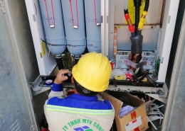 Thi công đầu cáp ngầm T-Plug lắp đặt ở tủ RMU